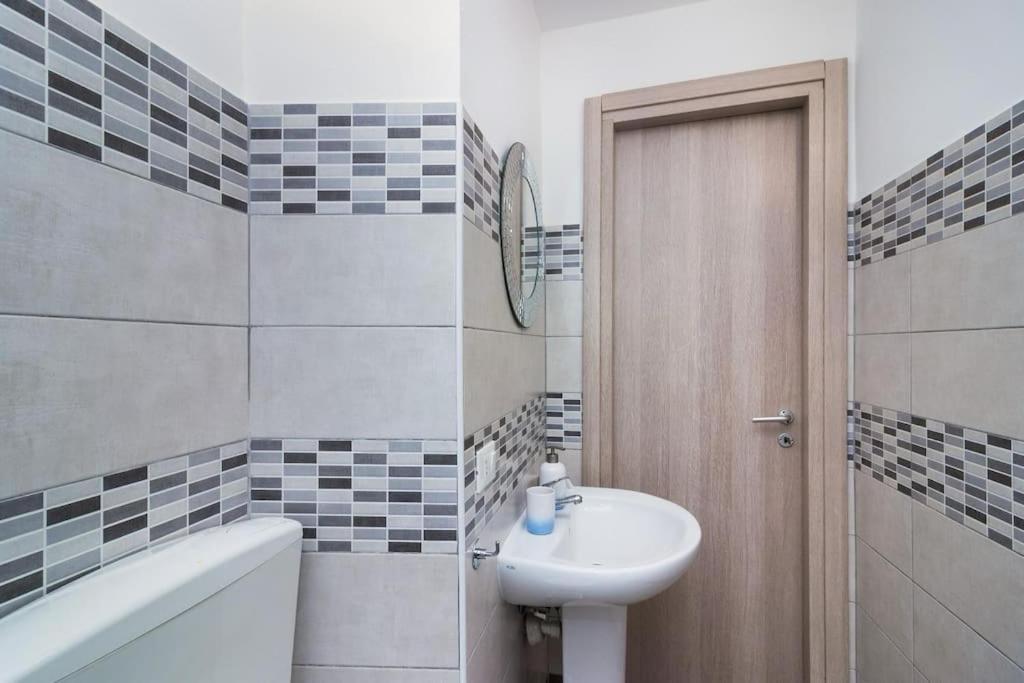 La Piccola By Happyhostorino Apartman Kültér fotó